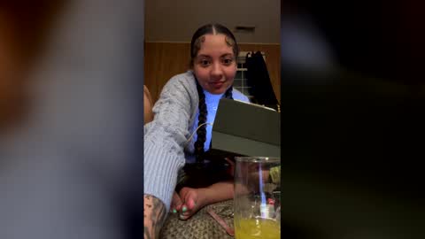 Snapshot of prettynnnpink chatting on April 16, 2026, 4:02 am prettynnnpink online show from April 16, 2026, 4:02 am