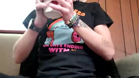 prettysolidd7 online show from February 10, 2025, 7:07 pm