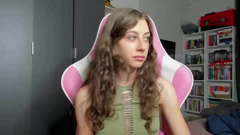 Snapshot of prettysomething chatting on January 12, 2026, 9:36 am Sophie next stream will be at Monday i will wait you guys online show from January 12, 2026, 9:36 am