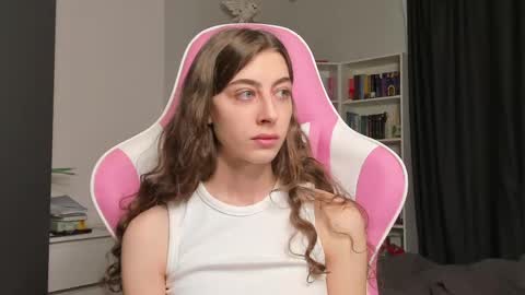 Sophie  next stream will be at Monday  i will wait you guys  online show from May 28, 2026, 7:49 am