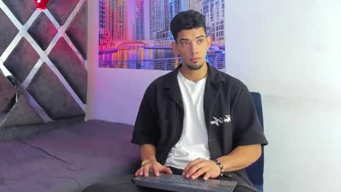 prince_arthur77 online show from November 30, 2025, 1:48 pm