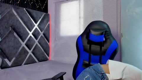 prince_arthur77 online show from May 17, 2026, 1:07 pm
