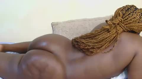 Queen of nyash online show from April 14, 2026, 1:22 am