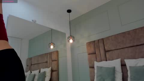 Snapshot of princesa_paris chatting on February 3, 2025, 11:42 am Paris online show from February 3, 2025, 11:42 am