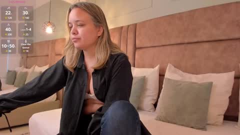 Snapshot of princesa_paris chatting on February 6, 2025, 11:43 am Paris online show from February 6, 2025, 11:43 am