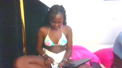 Snapshot of princess_bee1 chatting on December 2, 2025, 6:52 am princess online show from December 2, 2025, 6:52 am