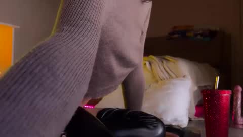 Snapshot of princess_euphoria chatting on October 15, 2025, 12:05 pm Kristina online show from October 15, 2025, 12:05 pm