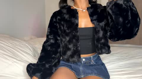 Snapshot of princessaleah chatting on December 8, 2024, 12:07 am Princess Aleah online show from December 8, 2024, 12:07 am