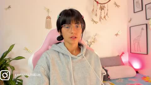 princessluna_14 online show from May 12, 2026, 11:35 pm
