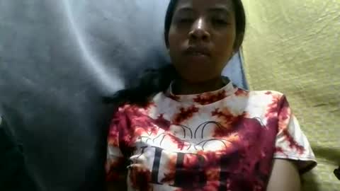 prisca880319 online show from April 24, 2026, 7:27 pm