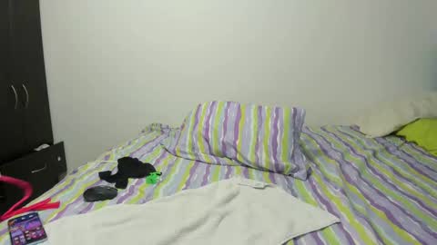 PriscilaSmiith online show from February 19, 2025, 7:05 pm