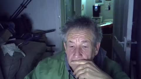 projectorepson online show from December 15, 2025, 6:23 pm