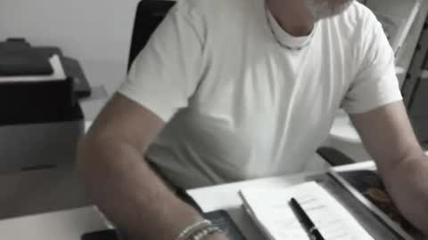 mature hairy guy online show from May 28, 2026, 3:42 pm