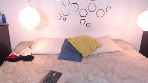 Adris  Juan online show from October 3, 2025, 2:08 am