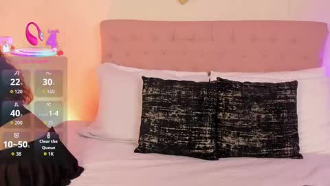 Pretty Moon online show from September 24, 2025, 12:08 pm