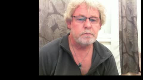 Snapshot of ptitrouquin chatting on November 19, 2025, 6:41 pm ptitrouquin online show from November 19, 2025, 6:41 pm