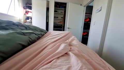 Public online show from December 5, 2025, 6:15 pm