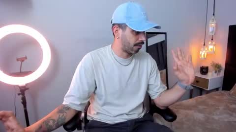 Diego online show from December 1, 2025, 8:36 pm