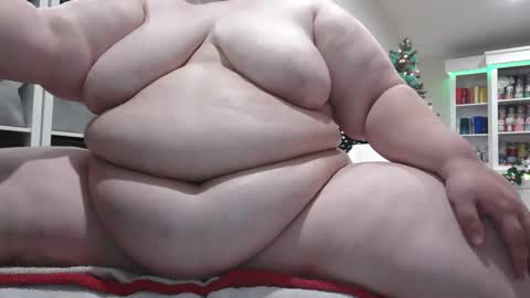 Snapshot of pugglelover chatting on December 19, 2024, 12:02 am Puggie - online show from December 19, 2024, 12:02 am