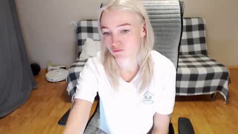 Polly online show from February 8, 2026, 3:32 am