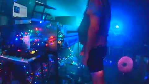 punkrunr083 online show from May 3, 2026, 9:48 am
