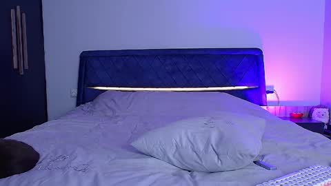 Julia online show from April 15, 2026, 5:20 pm