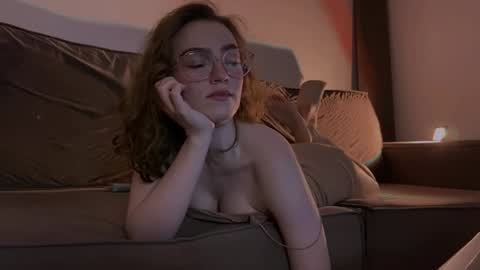 Snapshot of purity_ring chatting on January 10, 2025, 10:25 pm Marie online show from January 10, 2025, 10:25 pm