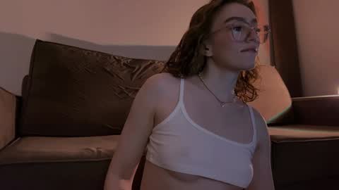 Snapshot of purity_ring chatting on January 19, 2025, 12:38 am Marie online show from January 19, 2025, 12:38 am