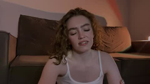 Snapshot of purity_ring chatting on January 30, 2025, 1:44 am Marie online show from January 30, 2025, 1:44 am