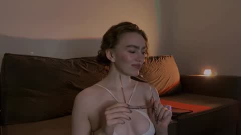 Snapshot of purity_ring chatting on February 6, 2025, 1:05 am Marie online show from February 6, 2025, 1:05 am