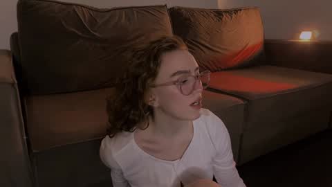 Snapshot of purity_ring chatting on February 6, 2025, 11:37 pm Marie online show from February 6, 2025, 11:37 pm