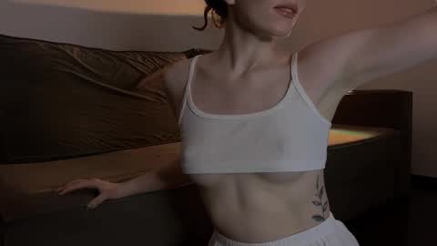 Snapshot of purity_ring chatting on February 10, 2025, 3:24 am Marie online show from February 10, 2025, 3:24 am