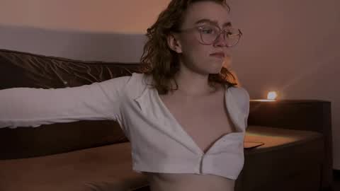 Snapshot of purity_ring chatting on February 11, 2025, 10:28 pm Marie online show from February 11, 2025, 10:28 pm