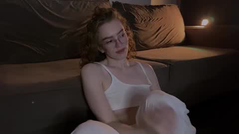 Snapshot of purity_ring chatting on February 15, 2025, 3:09 am Marie online show from February 15, 2025, 3:09 am