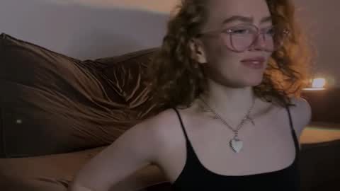 Snapshot of purity_ring chatting on February 15, 2025, 11:58 pm Marie online show from February 15, 2025, 11:58 pm