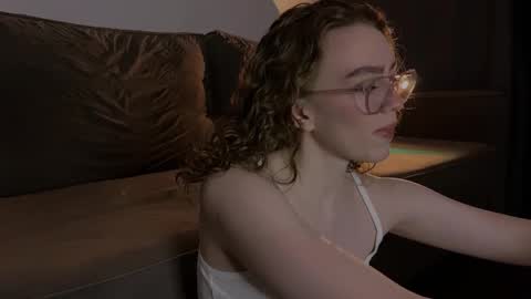 Snapshot of purity_ring chatting on February 20, 2025, 10:48 pm Marie online show from February 20, 2025, 10:48 pm