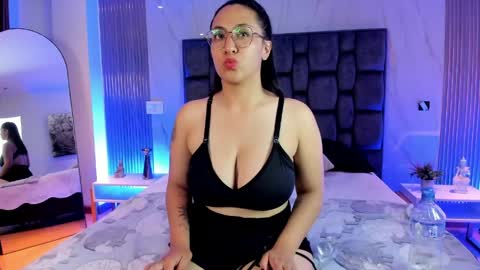 Snapshot of purpleheart_fg chatting on May 27, 2026, 1:57 am Karol online show from May 27, 2026, 1:57 am