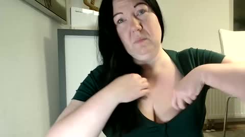 pussy6wetlips online show from February 23, 2026, 4:32 am