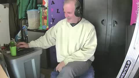 Snapshot of pussy_licker0127 chatting on December 13, 2024, 7:10 pm Mark online show from December 13, 2024, 7:10 pm