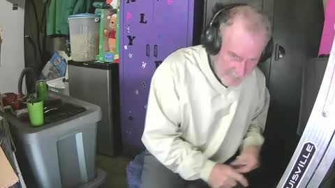 Snapshot of pussy_licker0127 chatting on December 14, 2024, 8:23 am Mark online show from December 14, 2024, 8:23 am