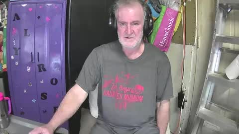 Snapshot of pussy_licker0127 chatting on February 25, 2025, 11:22 pm Mark online show from February 25, 2025, 11:22 pm