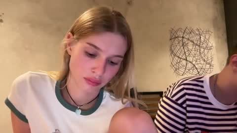 Lina online show from March 25, 2026, 1:17 pm