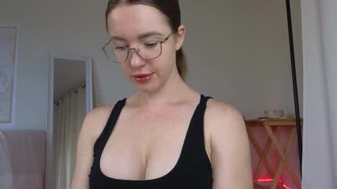 queen__tina online show from November 17, 2025, 6:57 pm