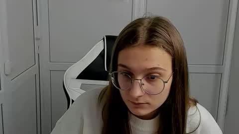 Amelie online show from April 17, 2026, 12:52 pm