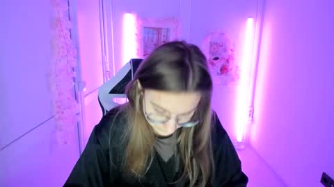 Amelie online show from May 17, 2026, 8:12 am