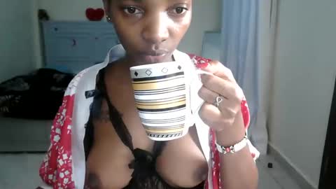 queen_asha online show from April 6, 2026, 3:26 am