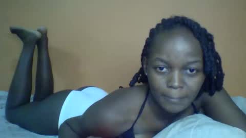 queen_banice online show from February 15, 2026, 9:33 pm