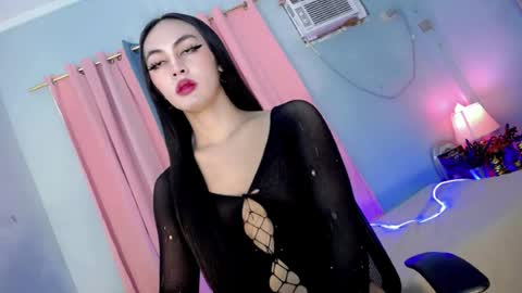 queen_danaya online show from July 14, 2026, 7:30 pm
