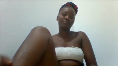 queen_diveer online show from October 13, 2025, 3:12 pm