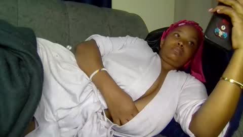 queen_doli online show from May 12, 2026, 2:08 am